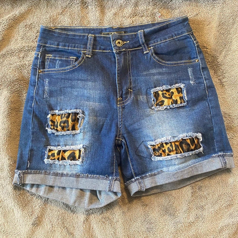 L&B Blue Jean Shorts with Leopard Accents sz 6
